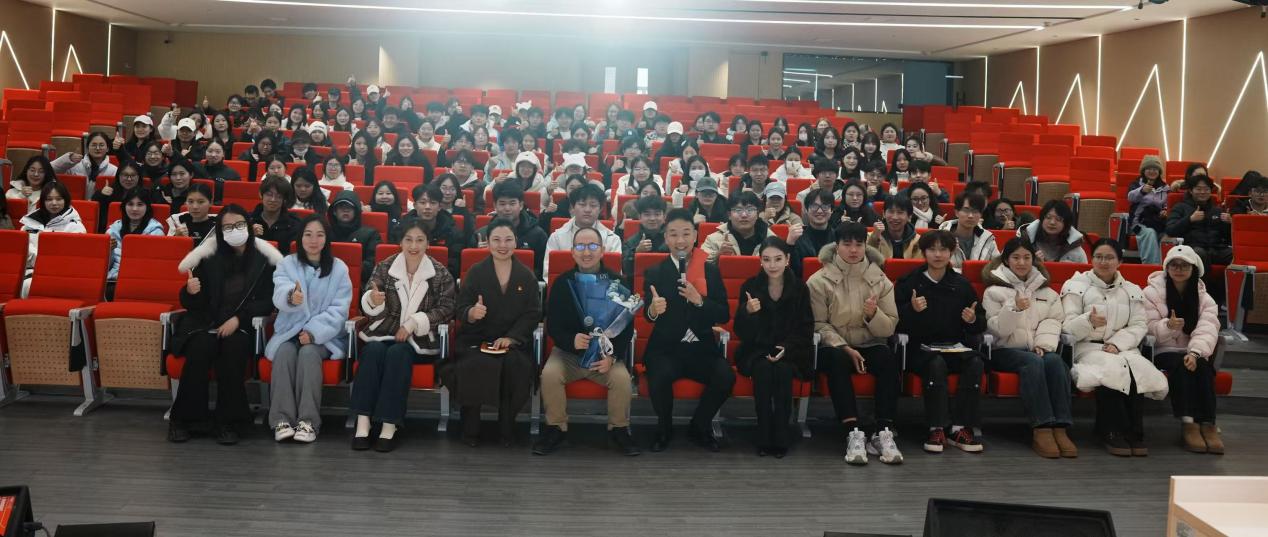 大咖领航,创见未来!主任播音员王治钢莅临我校开展专题讲座